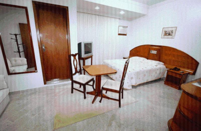 Cristal Executive Hotel Francisco Beltrão Pokoj fotografie
